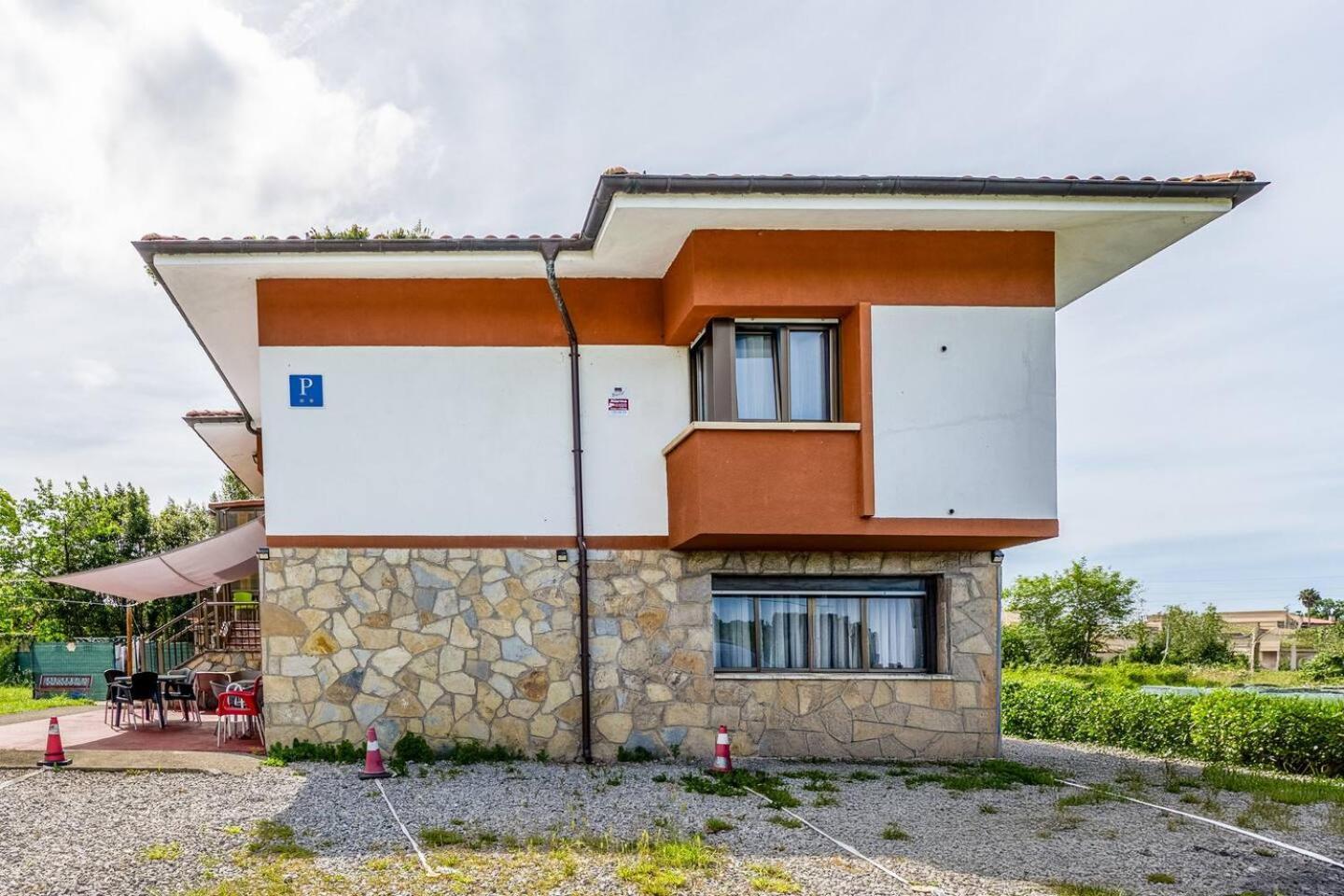 Family House Gijon Villa Exteriör bild
